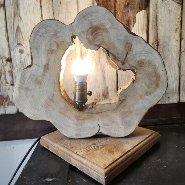 lampe en bois de pin